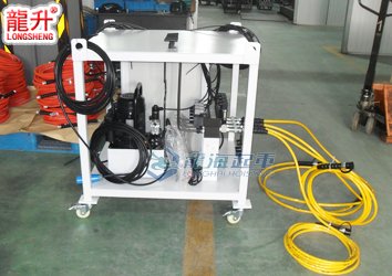 高精度同步頂升系統(tǒng)電動泵展示 高精度同步頂升系統(tǒng)電動泵展示